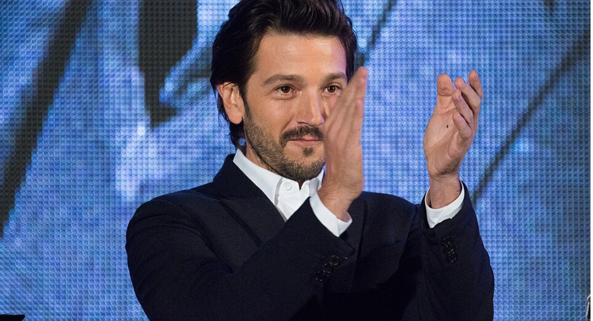 Diego Luna attending the Andor premiere on the red carpet